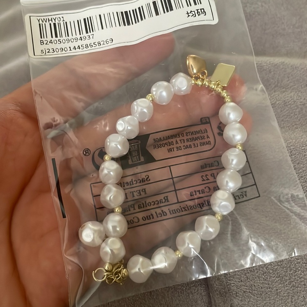 Fashion modern stainless steel bracelet with lucky heart charm